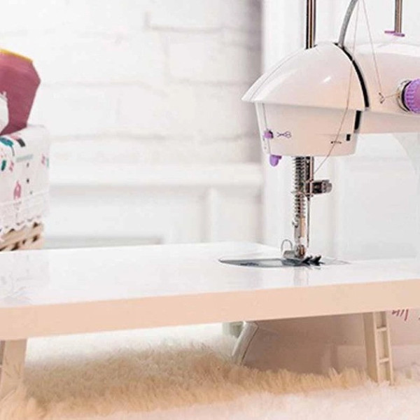 Электромеханическая портативная швейная машинка Sewing SM202A с педалью и доской, питание от сети или батареек