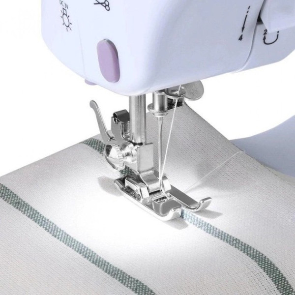 Электромеханическая швейная машинка SEWING MACHINE FHSM-505 с 12 функциями, 2 режимами работы и подсветкой