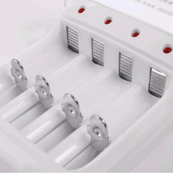 Зарядний пристрій з акумуляторами Jiabao Digital Charger JB-212 AA/AAA