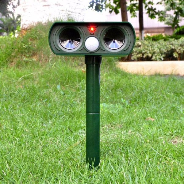 Ультразвуковой отпугиватель Solar Animal Repeller на солнечной батарее для защиты участка от всех видов вредит
