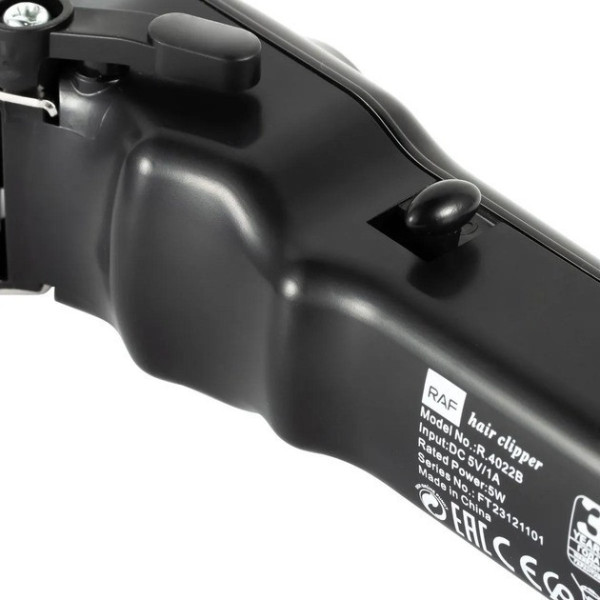 Машинка для стрижки волос RAF R4022 аккумуляторная с USB зарядкой и насадками