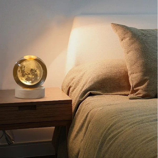 Світильник Місяць 3D з LED-підсвіткою й USB/акулярний нічник на дерев'яній підставці