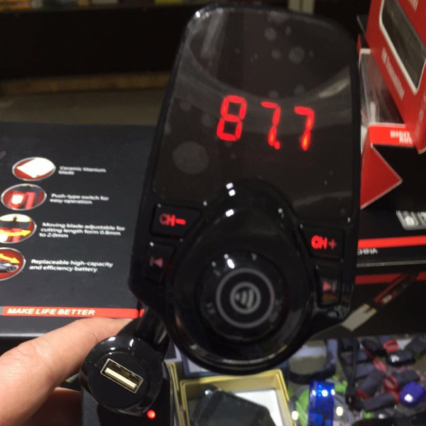 FM-модулятор T10 с Bluetooth, USB зарядкой, AUX и microSD для воспроизведения музыки в автомобиле