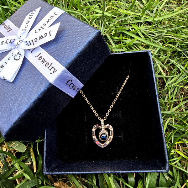 Кулон у формі серця з проєкцією "I love you" 100 мовами світу (золотистий)