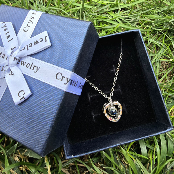 Кулон у формі серця з проєкцією "I love you" 100 мовами світу (золотистий)