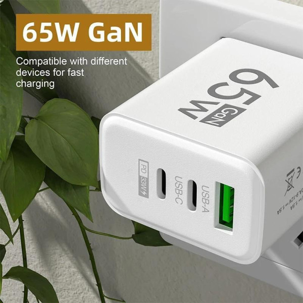 Зарядное устройство GaN 65W TRG-185 универсальное с функцией быстрой зарядки белого цвета