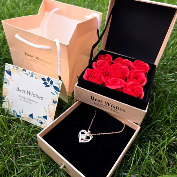 Подарунковий набір із трояндами з мила та кольє I Love You Рожева скринька