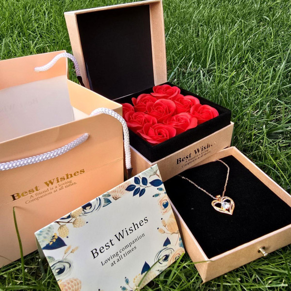 Подарунковий набір із трояндами з мила та кольє I Love You Рожева скринька