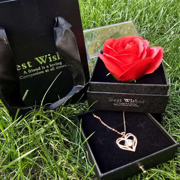 Подарункова скринька (коробочка) з трояндою з мила та кольє I Love You Рожева