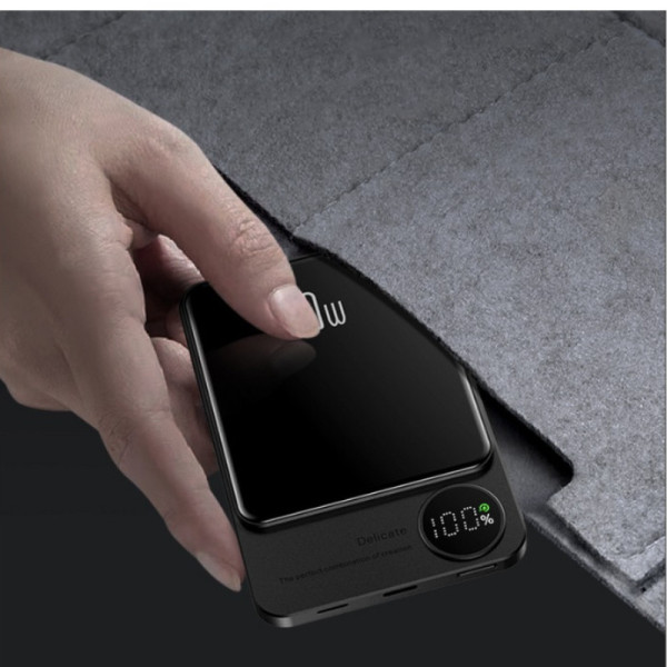 Портативный аккумулятор Powerbank Q9 5000 mAh с дисплеем и беспроводной зарядкой MagSafe