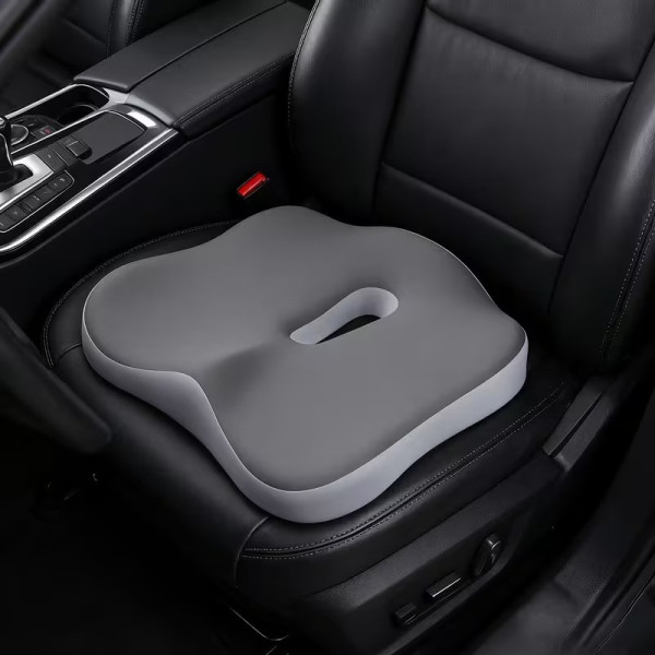 Ортопедическая дорожная подушка Memory Foam с вырезом под копчик противоскользящая для авто, офиса и дома