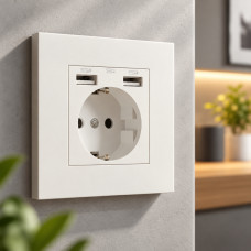 Розетка Coswall с заземлением и двумя USB-гнездами, встроенная, пластиковая белая, 3 разъема
