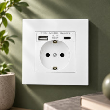 Адаптер-розетка Folem RZ1 с портами USB и Type-C, быстрая зарядка QC3.0, белая глянцевая