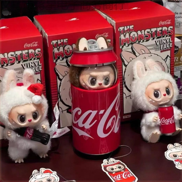 Плюшевый брелок Labubu в виде банки Coca Cola коллекционная игрушка