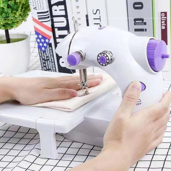 Электромеханическая портативная швейная машинка Sewing SM202A с педалью и доской, питание от сети или батареек
